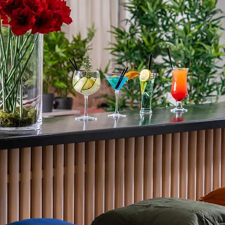 By President מלון