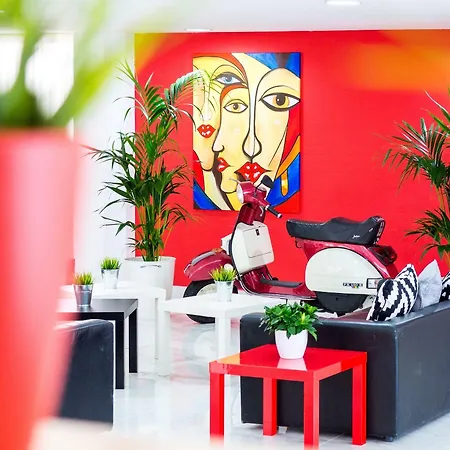 מלון By President