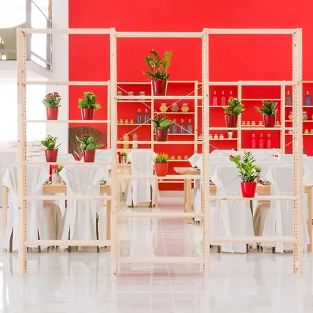 מלון By President