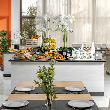 By President מלון