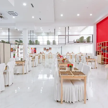 By President Ξενοδοχείο 4*