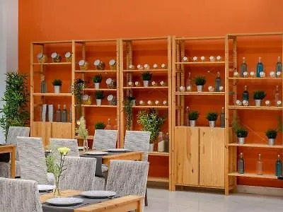 מלון By President